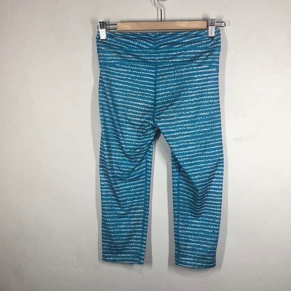 Under Armour heat gear compression capris small - Picture 5 of 9